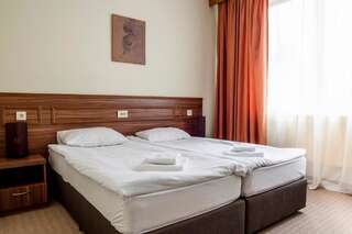 Отель Elina Hotel Пампорово Двухместный номер с 1 кроватью или 2 отдельными кроватями-1